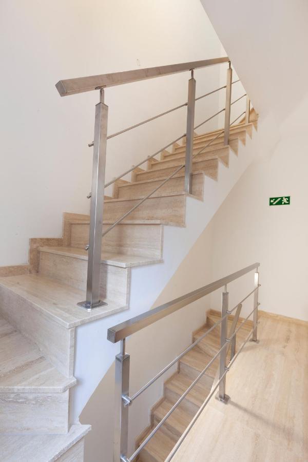 Fl56 - New 3Storey House - Private Entrance & Roof フロリアーナ エクステリア 写真