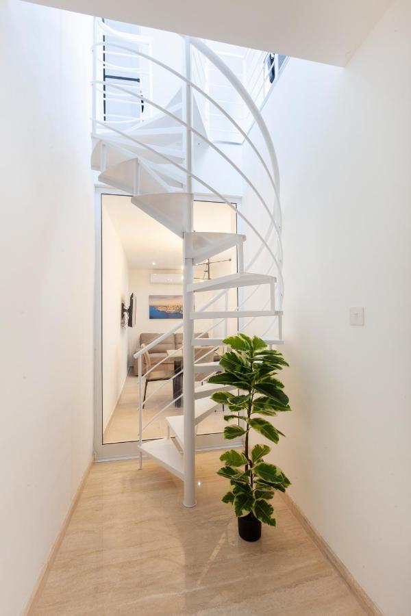 Fl56 - New 3Storey House - Private Entrance & Roof フロリアーナ エクステリア 写真